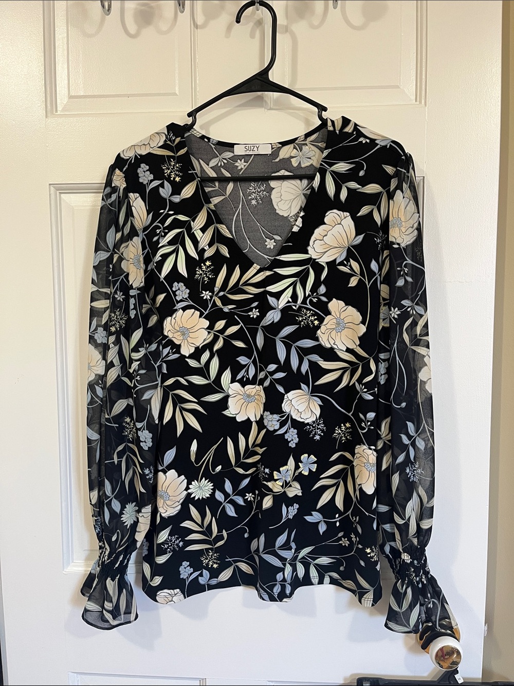 Suzy Shier floral top